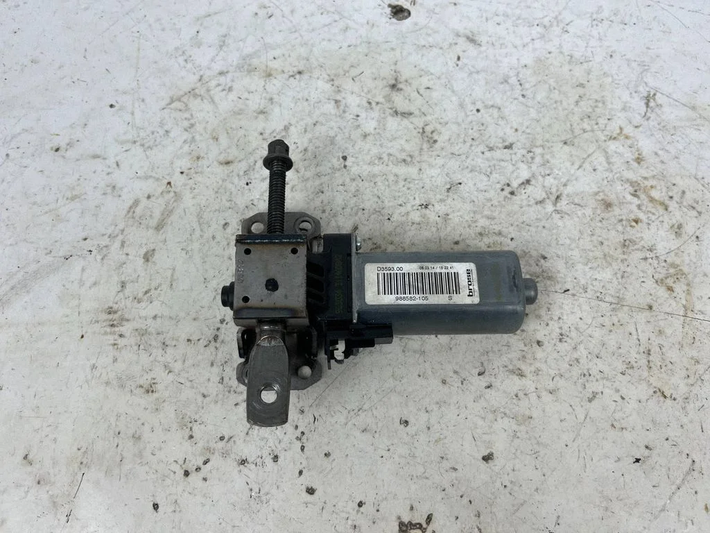 Seat adjustment motor D359300