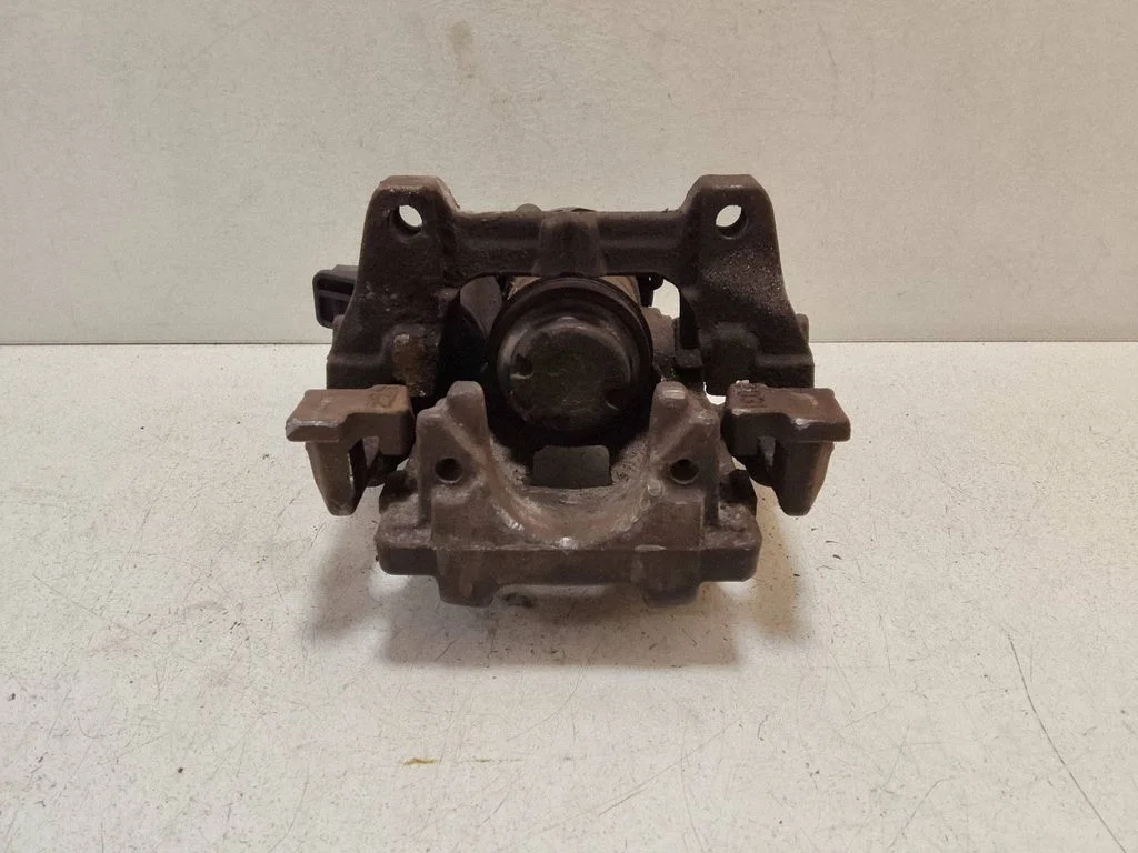 Tagumine pidurisadul 32217363