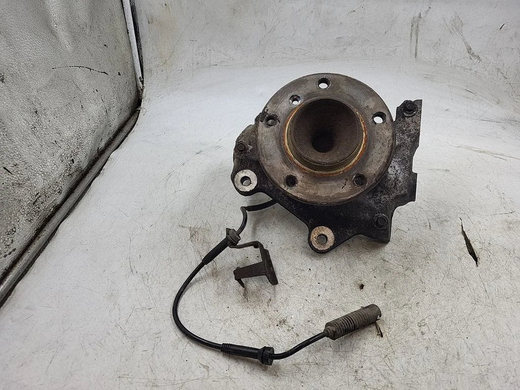 Front wheel hub – front right