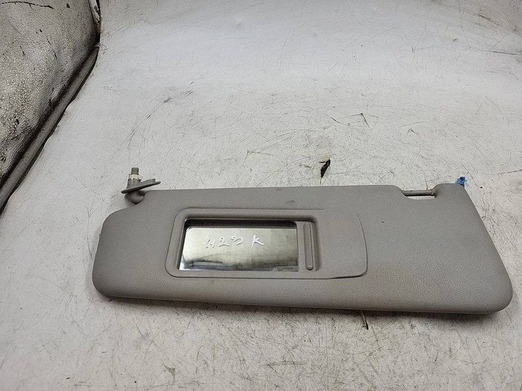 Sun visor – front left