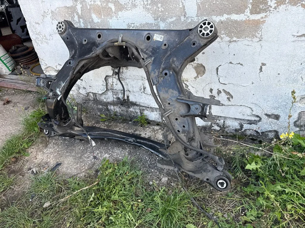 Rear subframe 104457000E