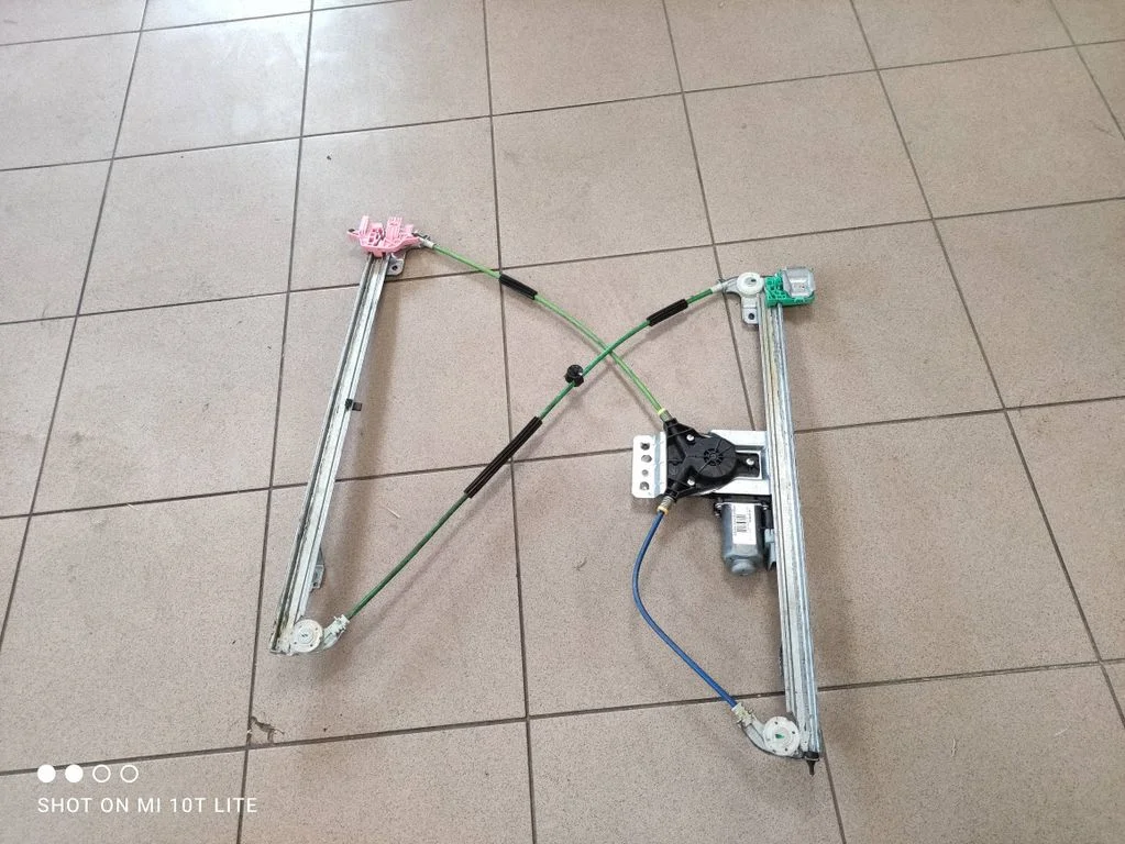 Priekinio el. lango pakėlimo mechanizmo komplektas