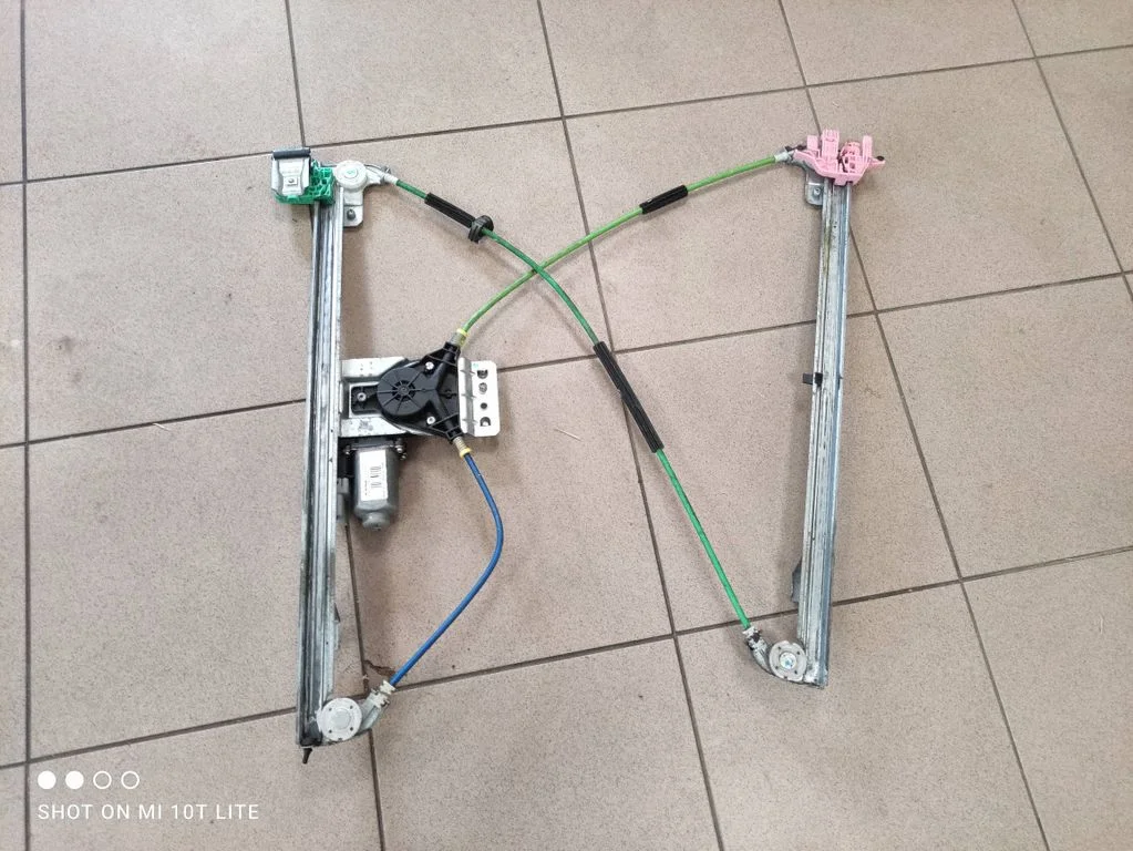 Priekinio el. lango pakėlimo mechanizmo komplektas