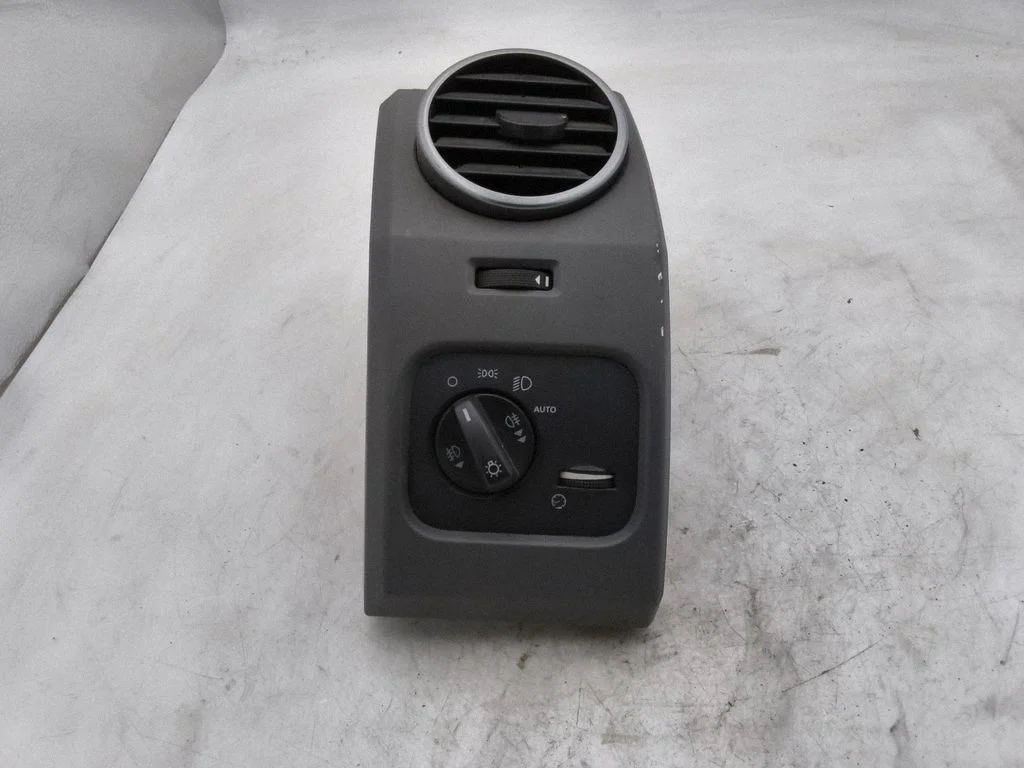 Light switch 498610