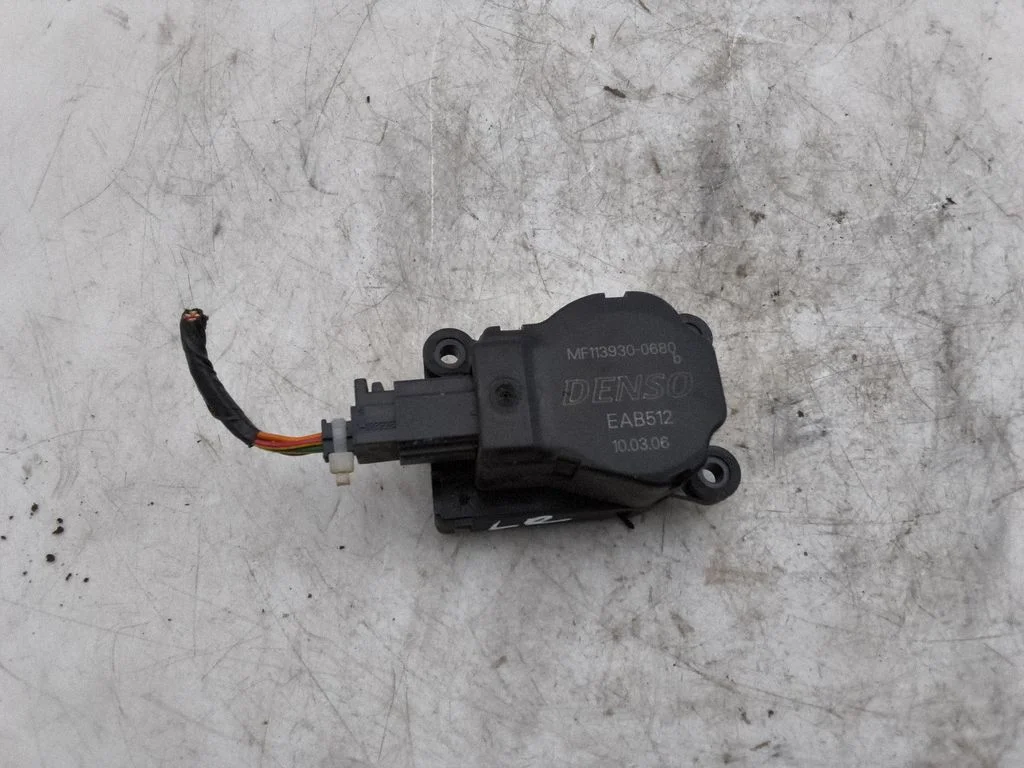 Air flap motor/actuator – Land Rover Discovery 3 - LR3 (2005-2009)