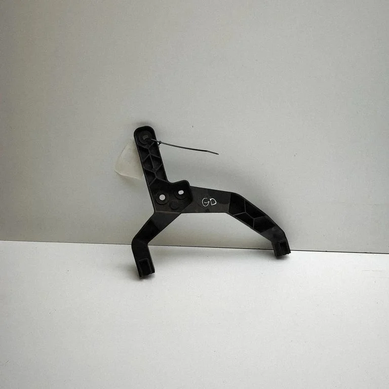 Aizmugurējā bufera turētājs 8S0807330