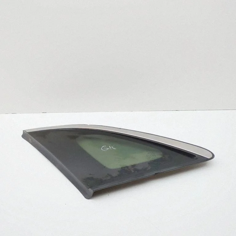 Aizmugurējais sāna virsbūves stikls 87810G5030