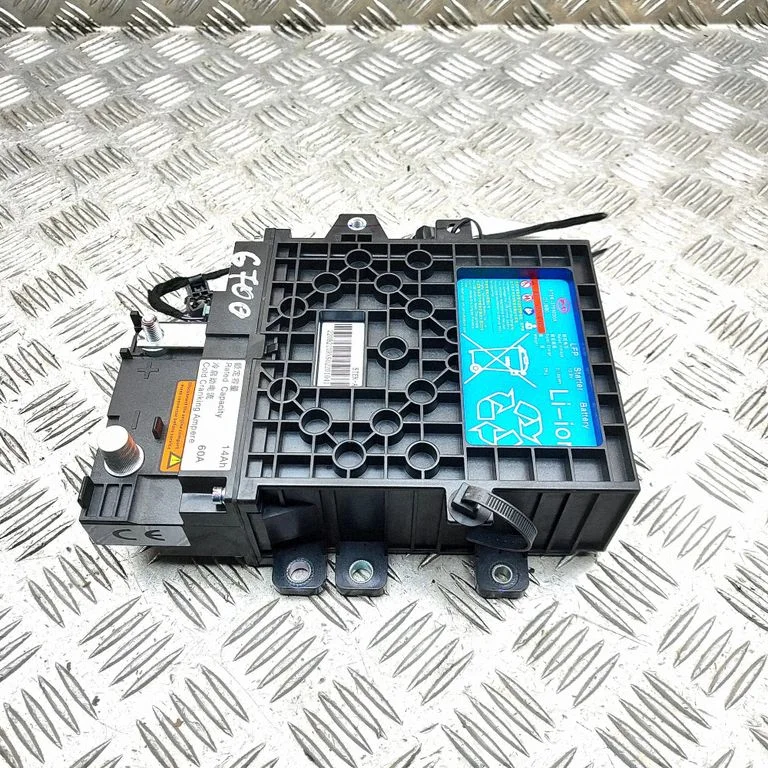 Hybrid / electric car battery 1749453100