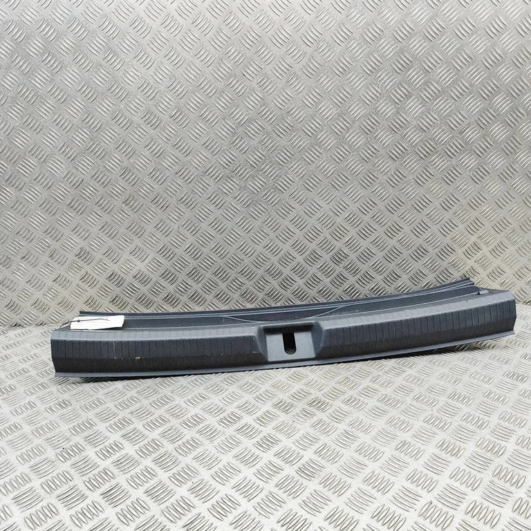 Bagāžnieka sliekšņa apdare – Volkswagen Golf VIII (2019-)