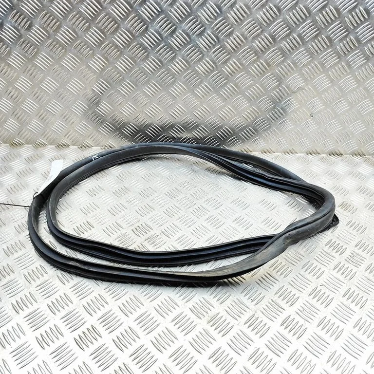 Aizmugurējo durvju blīvgumija 83140G5000