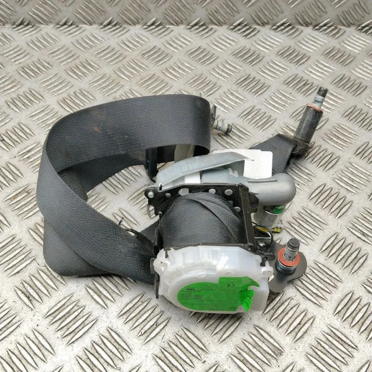 Rear seatbelt 89880Q4100