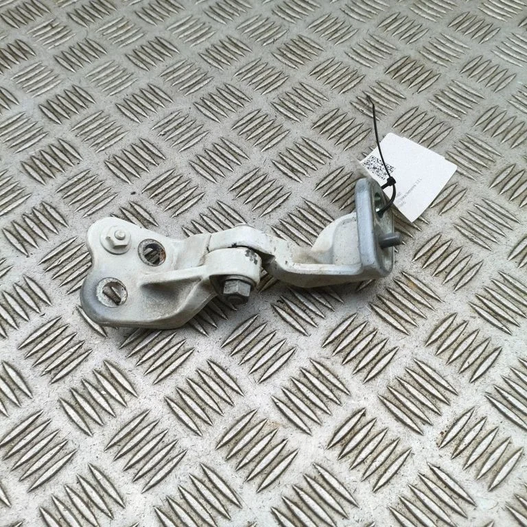 Esiukse ülemine hing BK21V22801BK