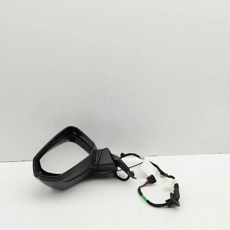 Spogulis (elektriski regulējams) – kreisā