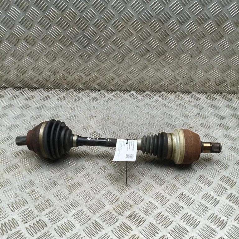 Priekšējā pusass 3Q0407271