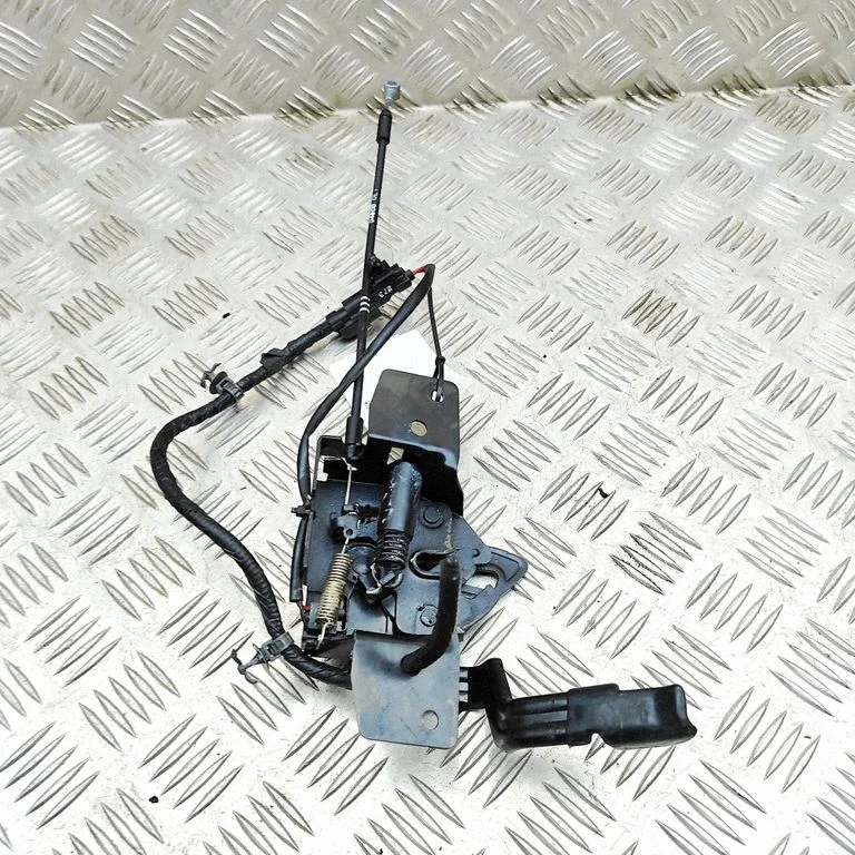 Motora pārsega slēdzene 81130G5000