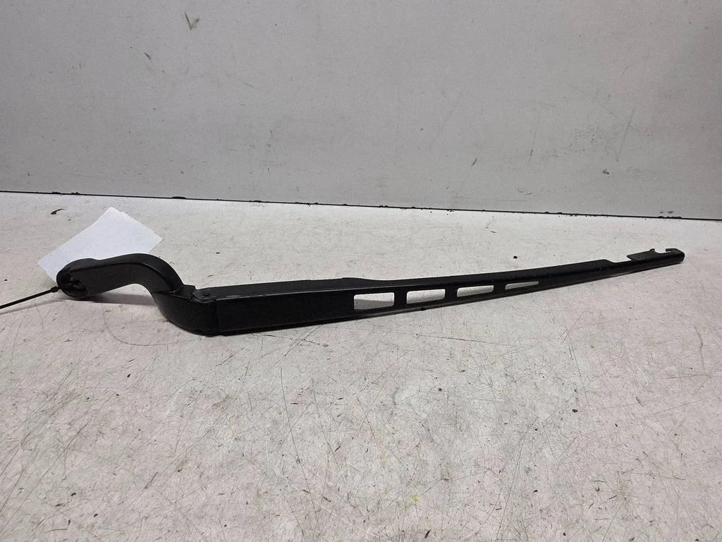 Front wiper blade arm 74560