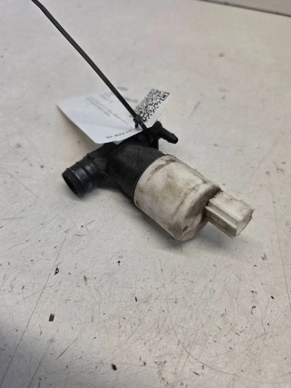 Klaasipesuvedeliku pump (klaaside) – Volvo S60 (2011-2013)