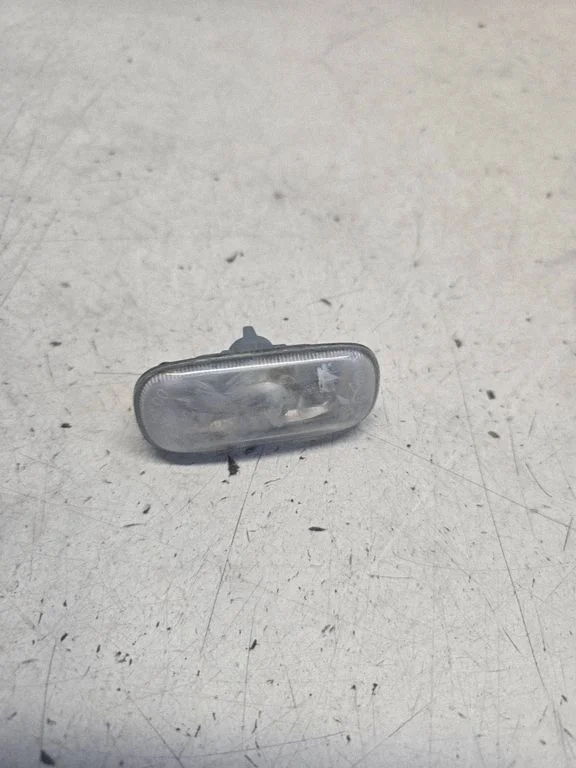 Front fender indicator light 8E0949127