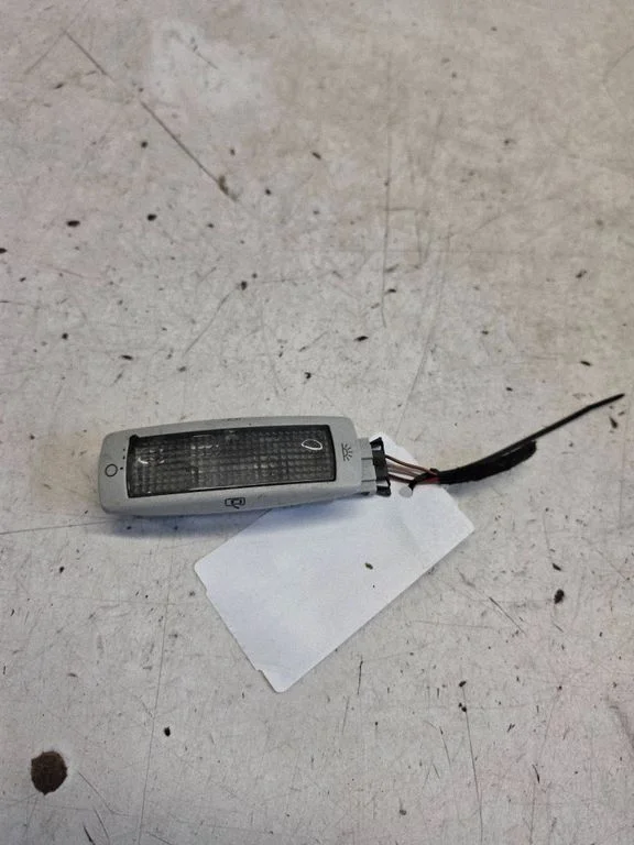 Tagaistmete valgustustuli 3B0947291