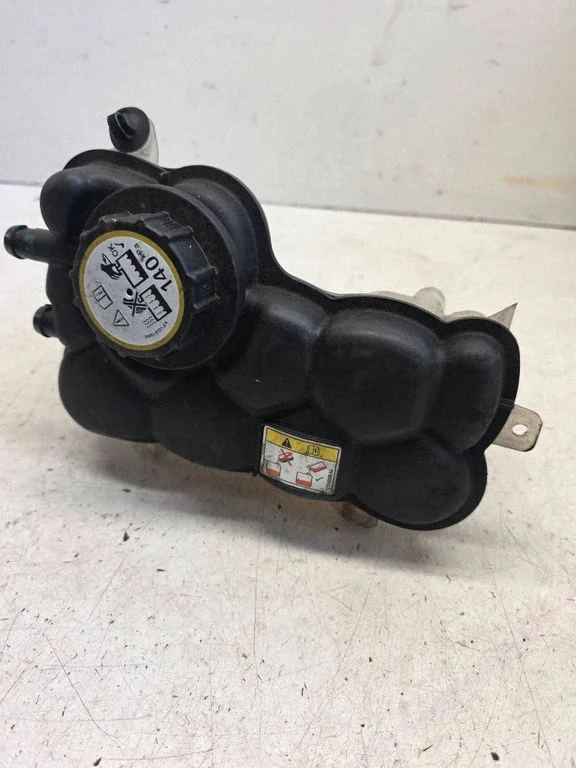 Coolant expansion tank/reservoir 8W838101AA