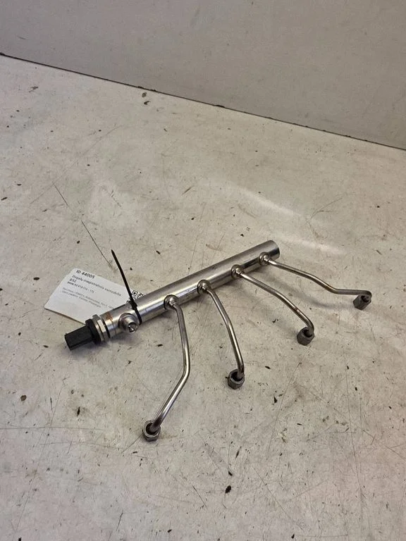 Fuel main line pipe 7585411