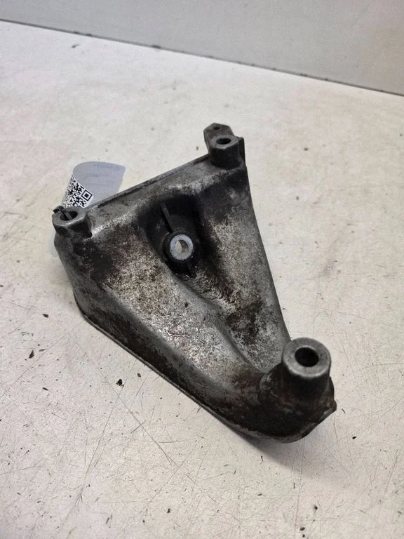 Engine mounting bracket 4D0199308E