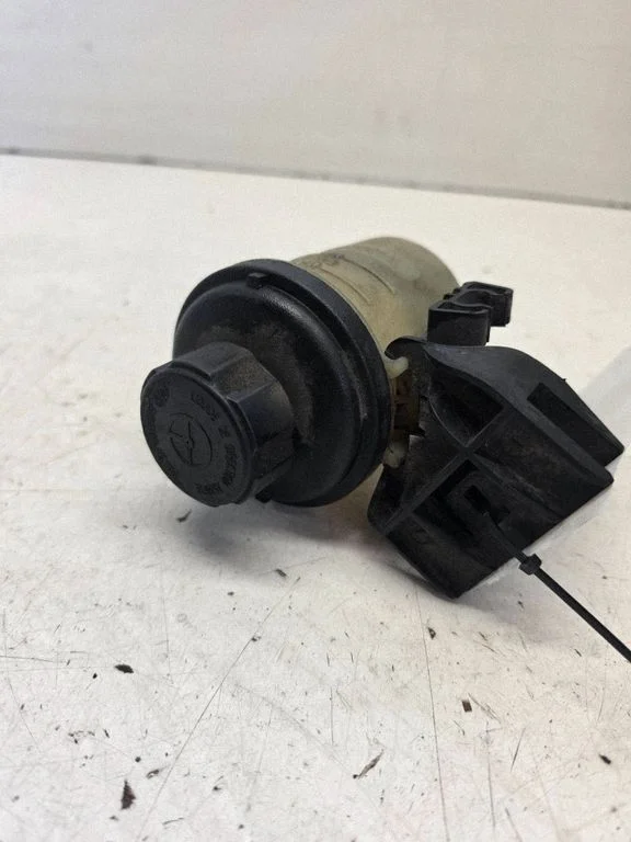 Power steering fluid tank/reservoir 31302576
