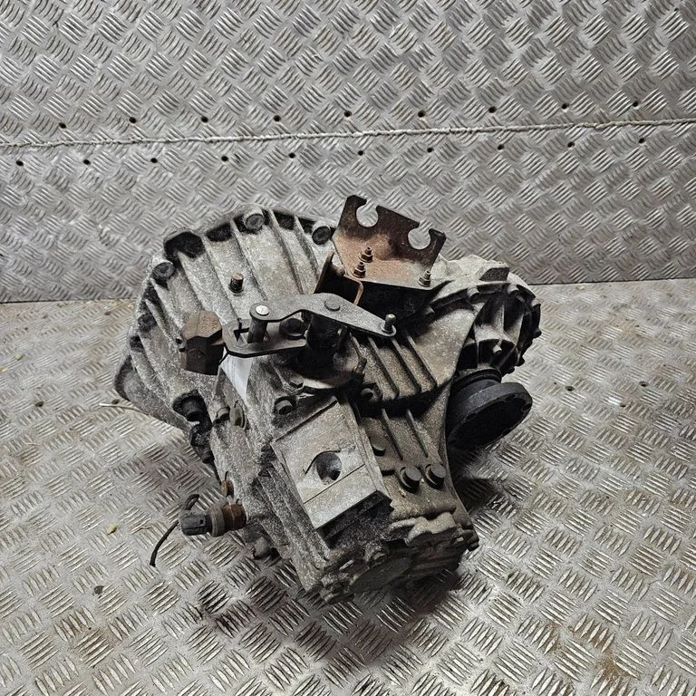Mechaninė 5 pavarų dėžė
