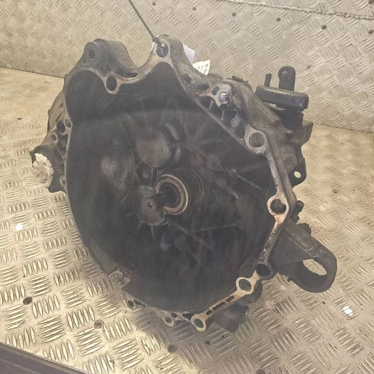 Mechaninė 5 pavarų dėžė