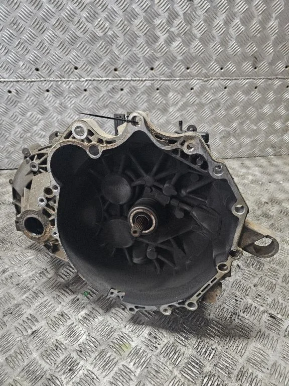 Mechaninė 5 pavarų dėžė