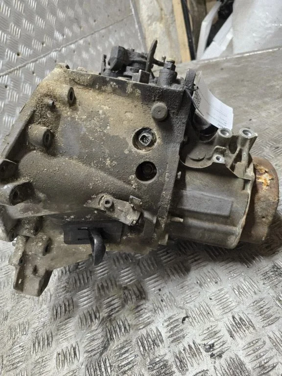 Mechaninė 5 pavarų dėžė