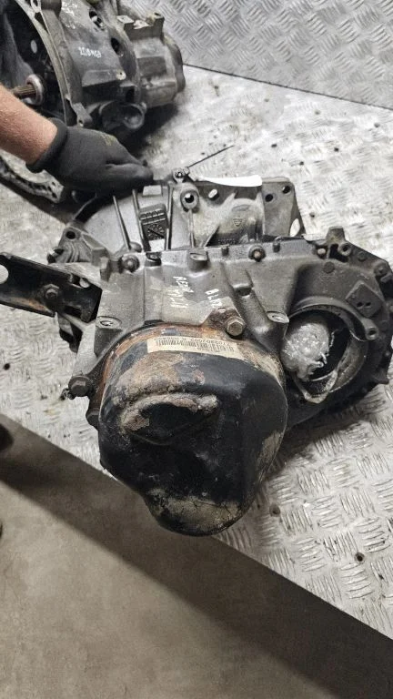 Mechaninė 5 pavarų dėžė