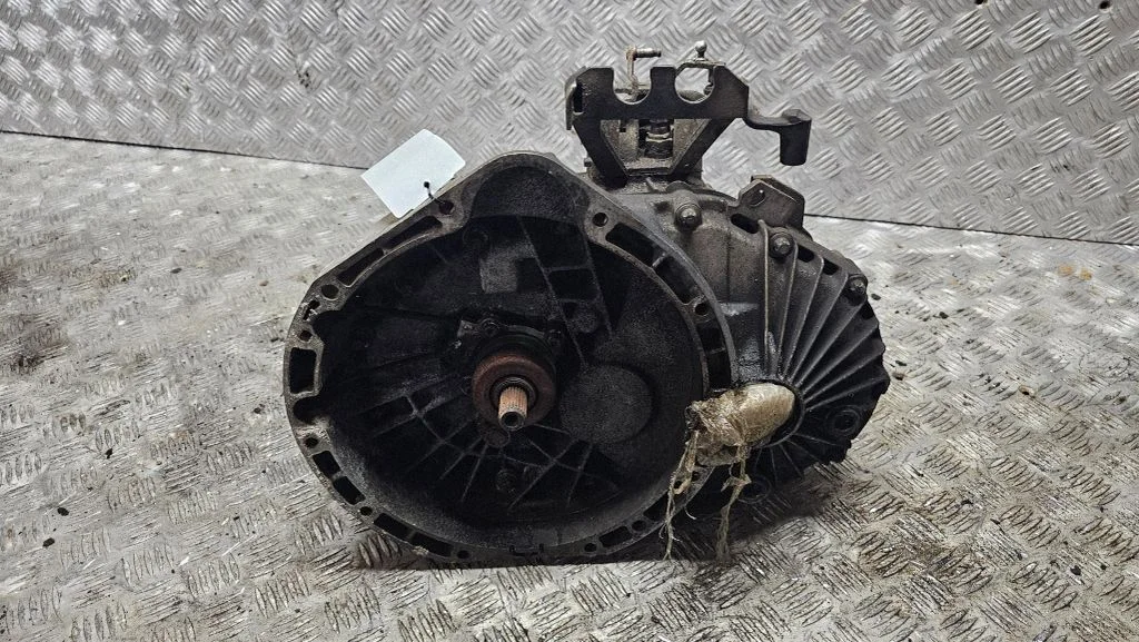 Mechaninė 5 pavarų dėžė