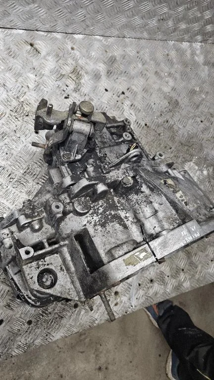 Mechaninė 6 pavarų dėžė