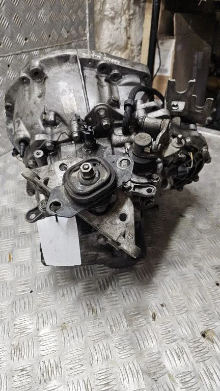 Mechaninė 6 pavarų dėžė