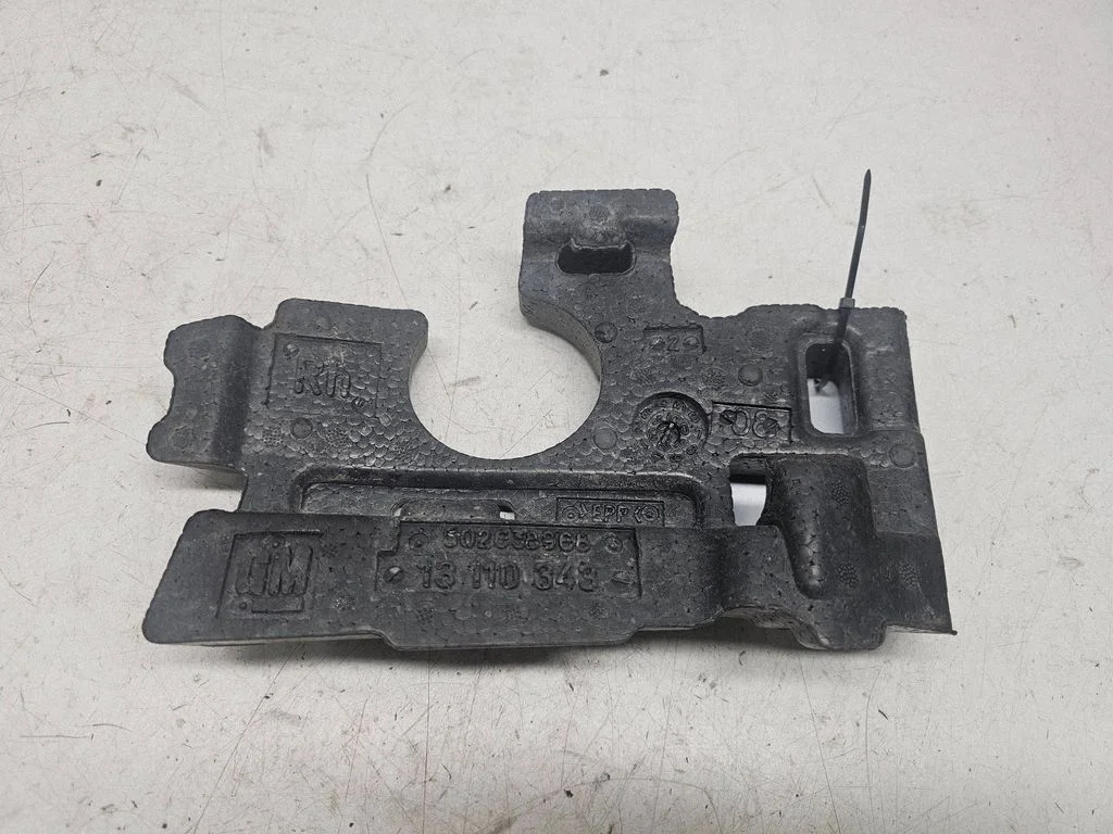 Front bumper foam support bar 13110343