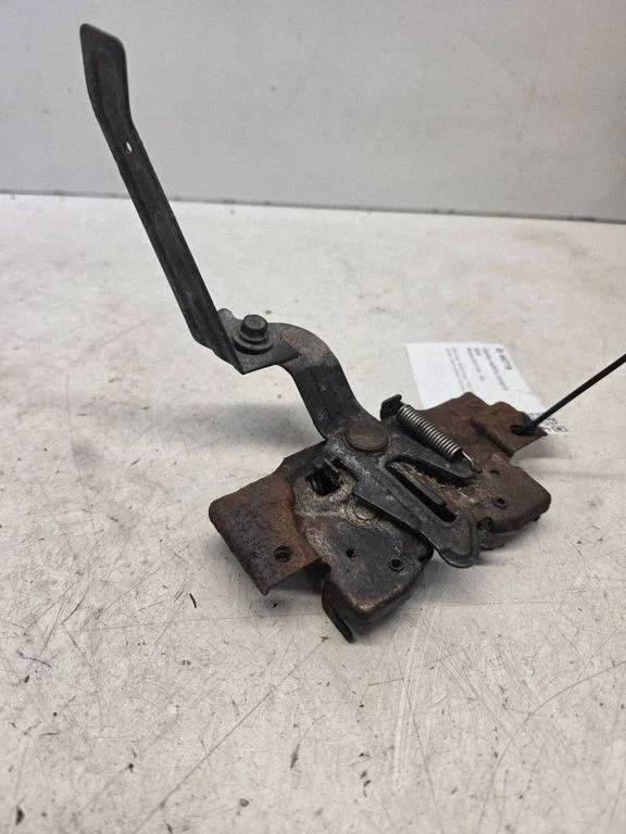 Motora pārsega slēdzene 1234