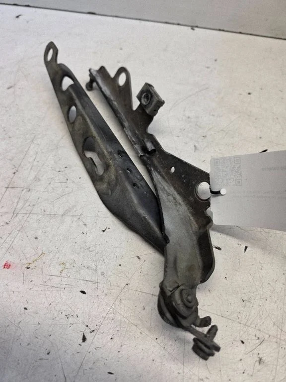 Engine bonnet/hood hinges 1234