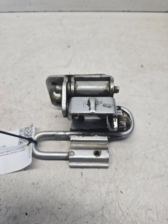Rear door lower hinge – Volkswagen Passat B5.5 (2001-2005)