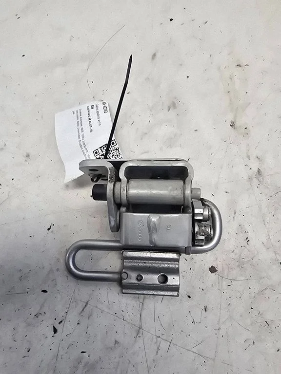 Rear door lower hinge – Audi A4 S4 B7 8E 8H (2005-2008)