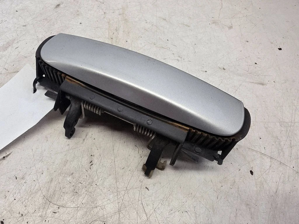 Klamka zewnętrzna drzwi tylnych 4B0839885