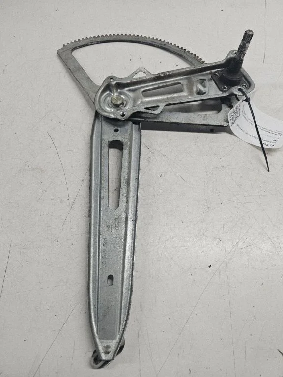 Mechaninis galinio lango pakėlimo mechanizmas