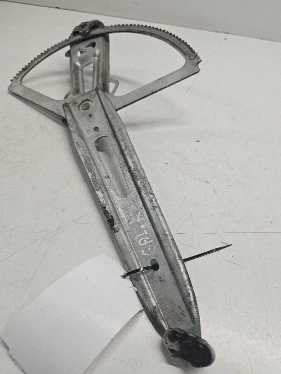 Mechaninis galinio lango pakėlimo mechanizmas