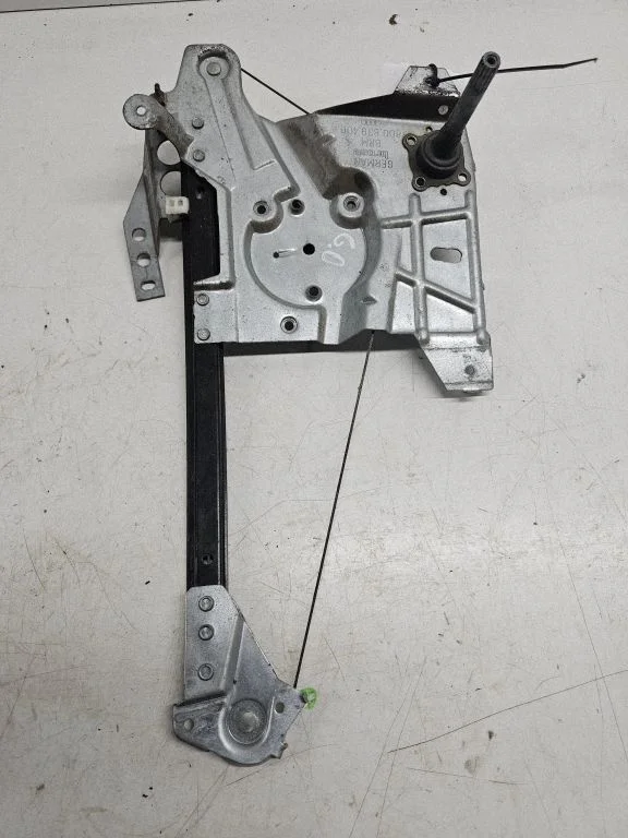 Mechaninis galinio lango pakėlimo mechanizmas