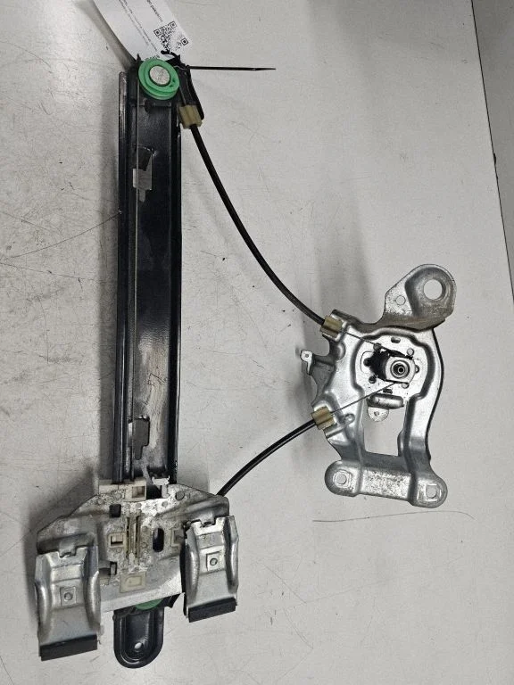 Mechaninis galinio lango pakėlimo mechanizmas