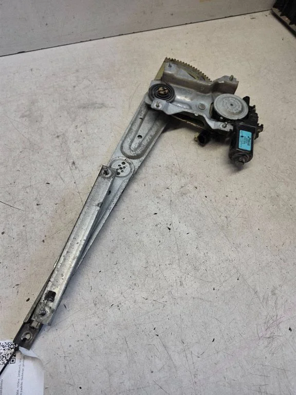 Front door window regulator with motor 624603E000
