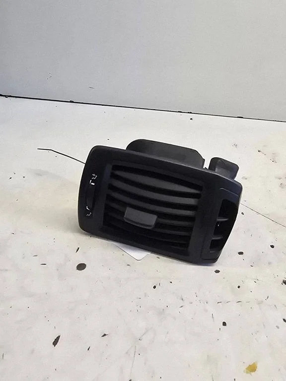 Dash center air vent grill R6195220