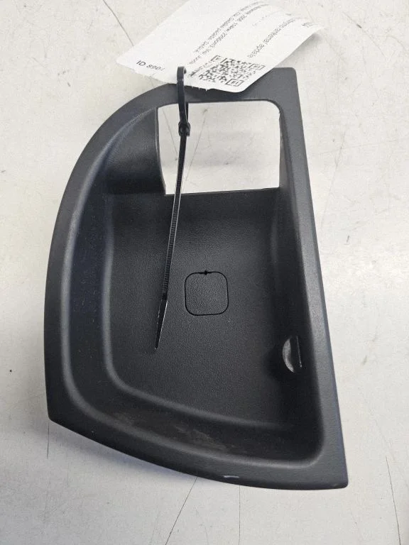 Rear door handle trim – Hyundai Santa Fe (2006-2012)