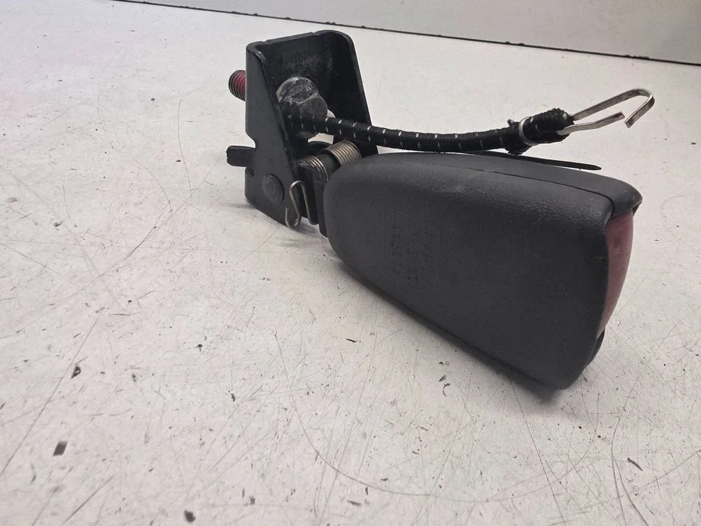 Rear seatbelt buckle – Volvo V70 (2000-2004)