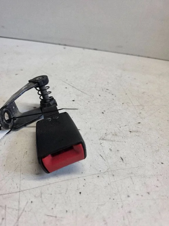 Rear seatbelt buckle 8223323